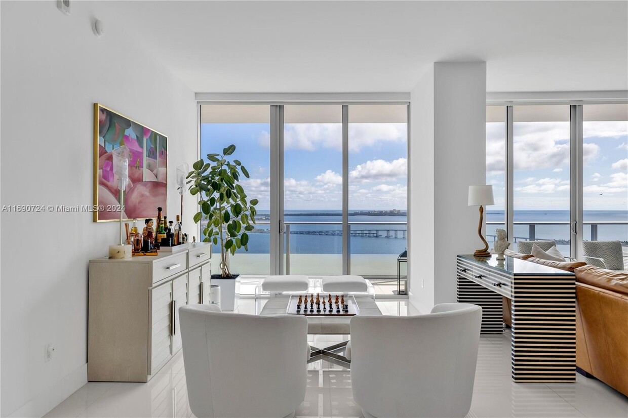 Foto principal - 1300 Brickell Bay Dr