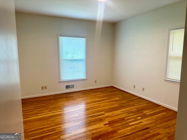 Building Photo - 1375 Zebulon Rd