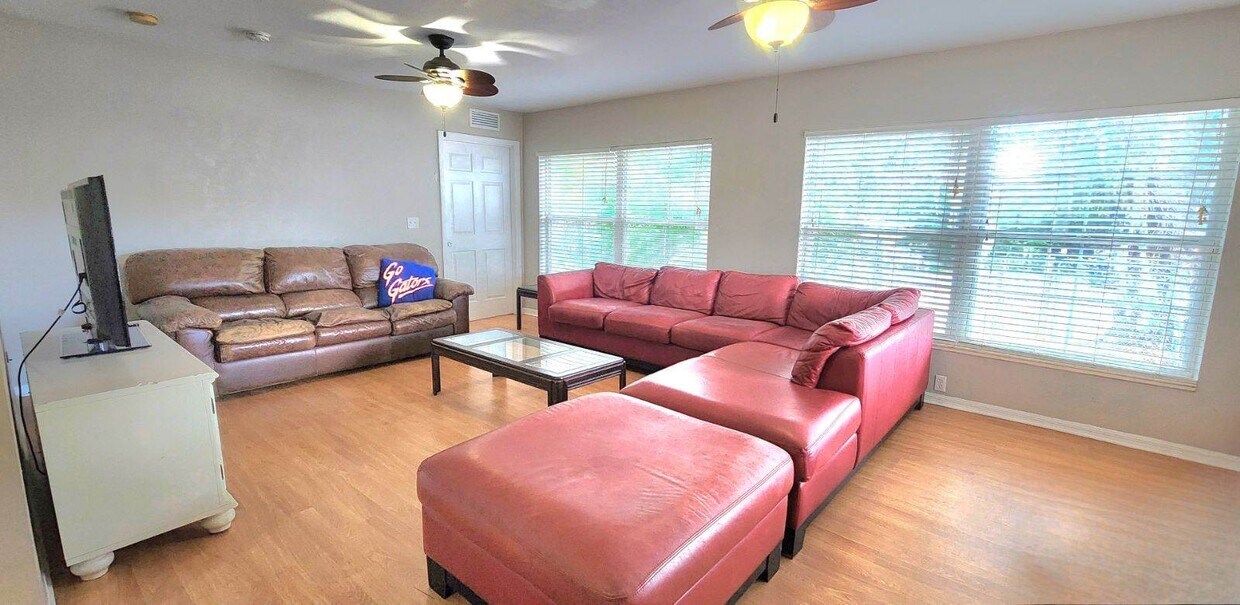 Foto principal - 816 SW 9th St