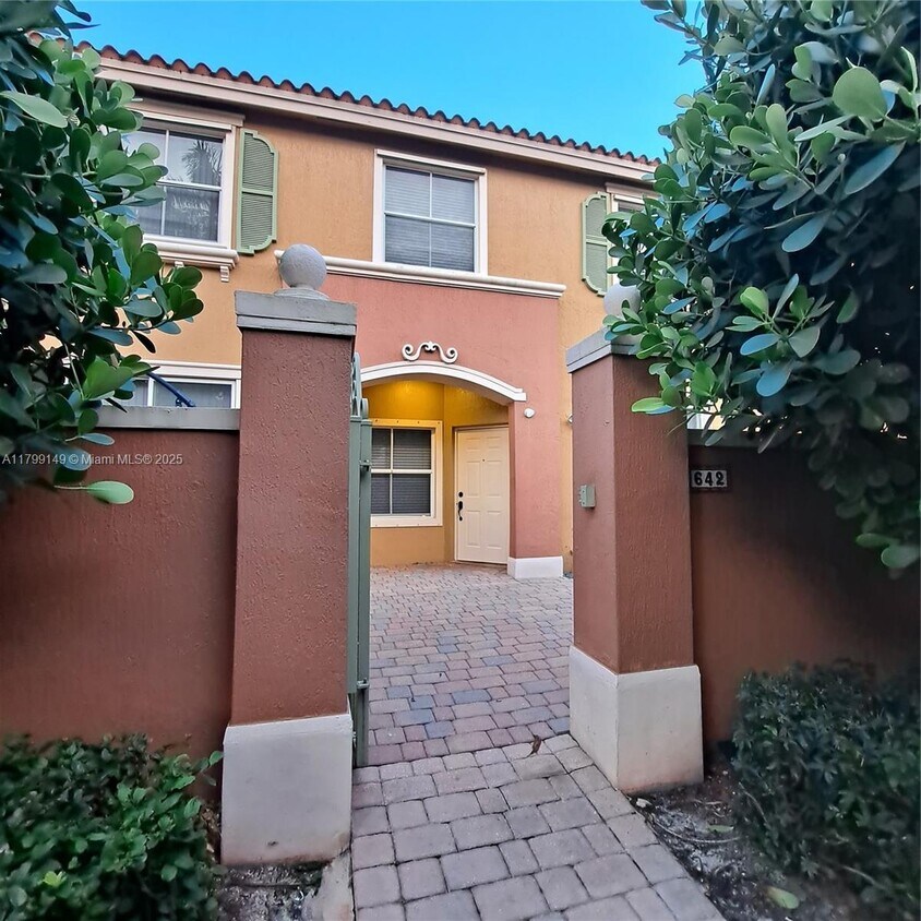 Foto principal - 642 SW 106th Ave