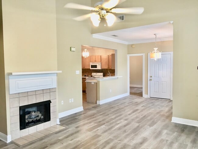 Building Photo - 4464 Highland Rd