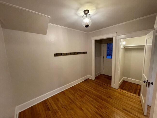 Building Photo - 94 Mellen St