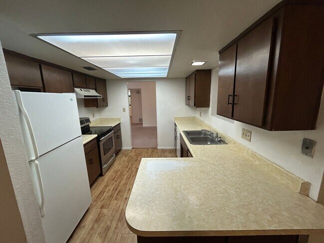 Foto del edificio - 570 N Villa Nueva Dr