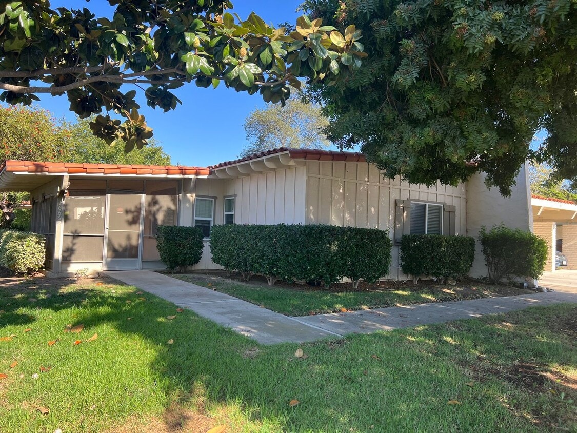 Foto principal - 55+ ONLY community gorgeous ranch style 2BR/2BA home with laundry, parking and community amenities