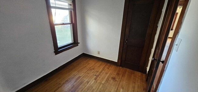 Building Photo - 2011 Monroe St