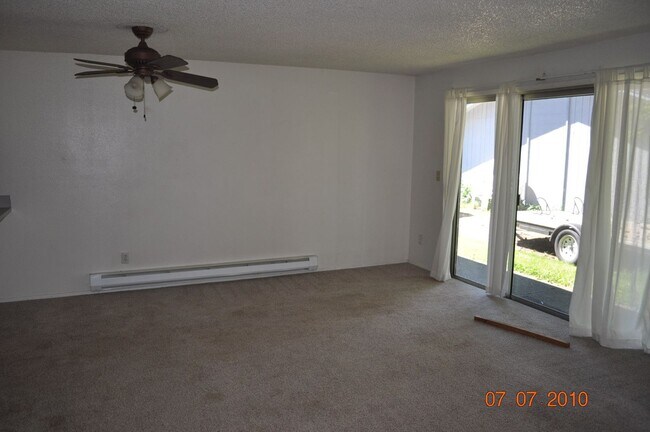 Building Photo - 409 - Palmer