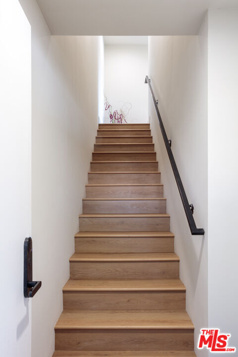 Foto del edificio - 859 N Mansfield Ave