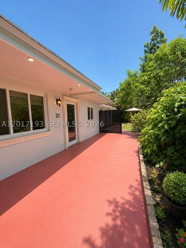 Building Photo - 235 SW 64th Ave