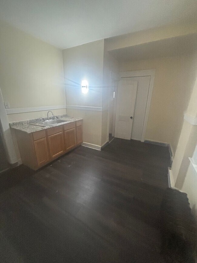 Foto del edificio - 4bd Single Section 8