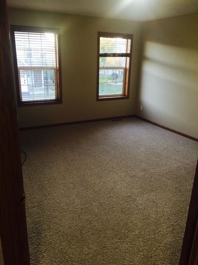 Foto del edificio - Spacious 2 Bedroom Town Home for Rent, Qui...