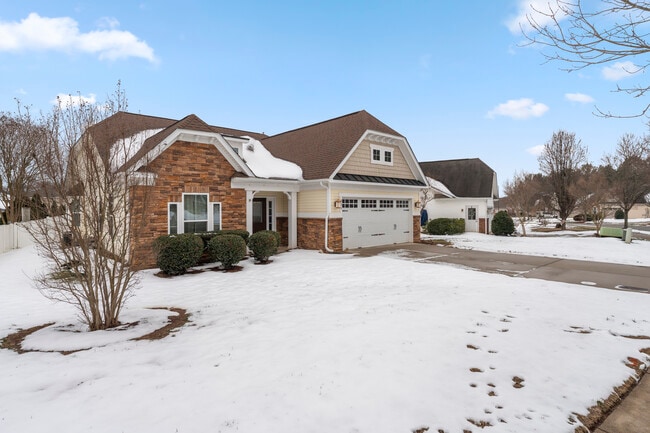 Foto del edificio - 586 Harrison Dr NW