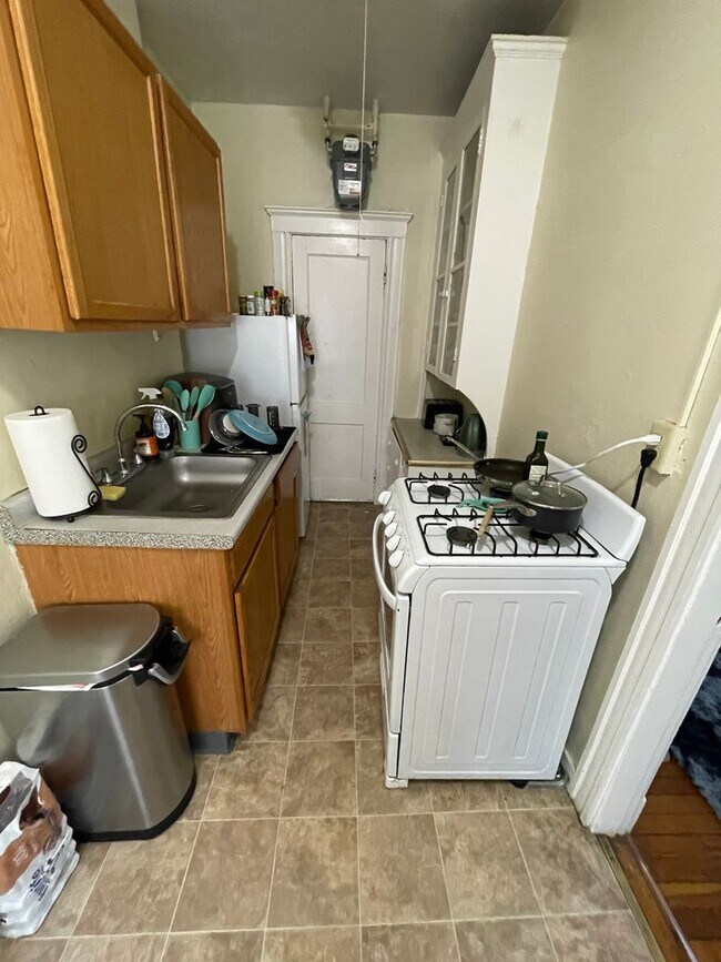 Foto del edificio - 6/1 No Fee! Spacious 1BR apartment on Allston/Brookline border