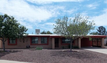 Building Photo - 2351 W Placita Algodon