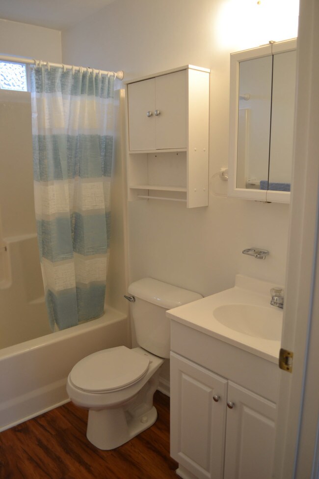 Building Photo - 1610 Parks Ave