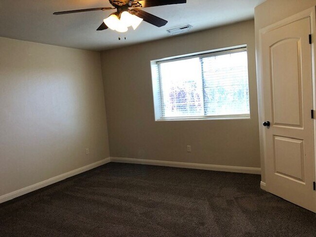 Foto del edificio - Charming 3 bed 2.5 bath townhome