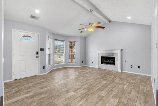 Building Photo - 160 Sugarberry Dr