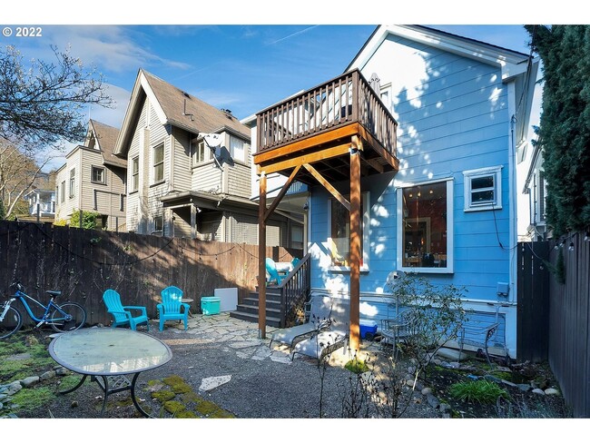 Building Photo - 2338 NW Hoyt St