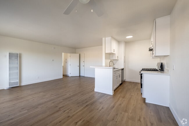 Building Photo - Oak Tree Apartments