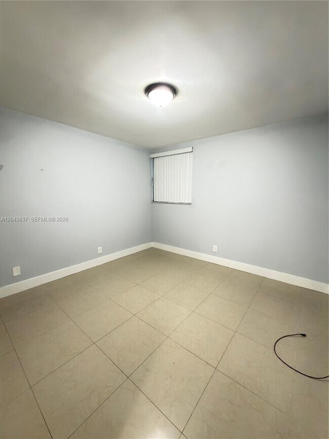 Foto del edificio - 8441 Forest Hills Dr