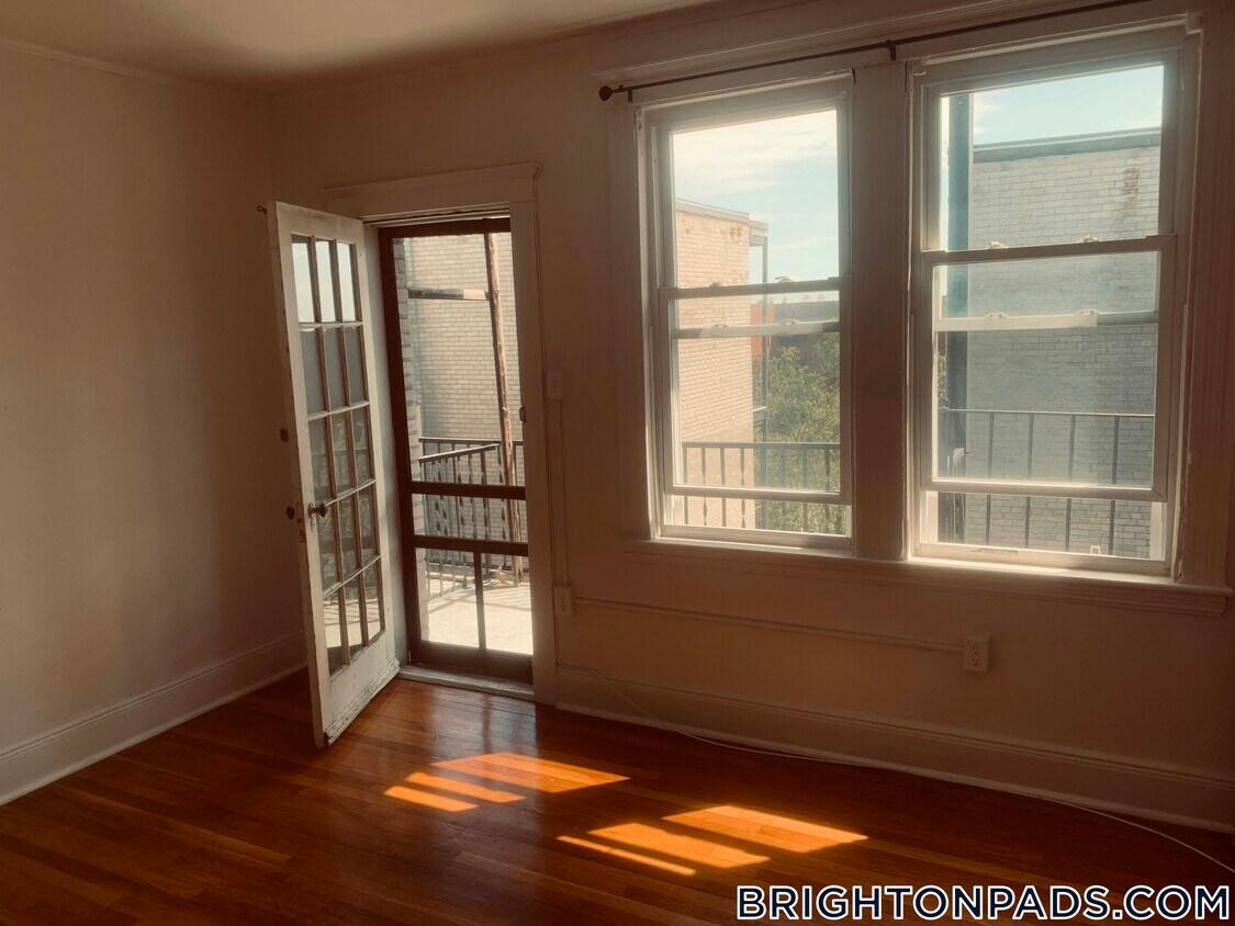 Foto principal - 1630 Commonwealth Ave