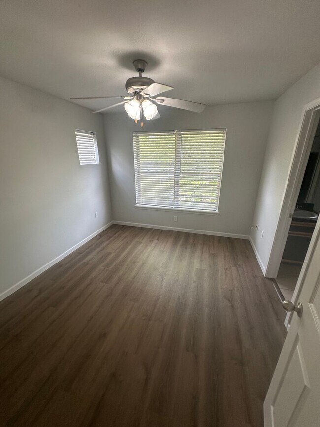 Foto del edificio - School Year Lease! 2 Bedroom, 2.5 Bathroom Townhouse near University of Arkansas - 1x Car Garage ...
