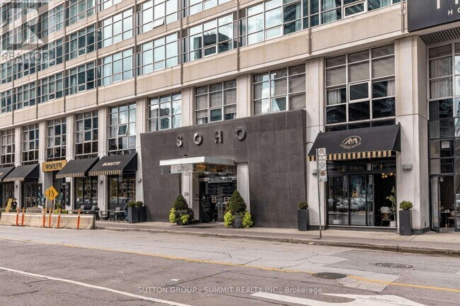 Photo du bâtiment - 36 Blue Jays Way