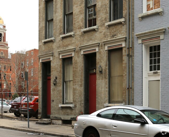 Building Photo - 311 E 13th St