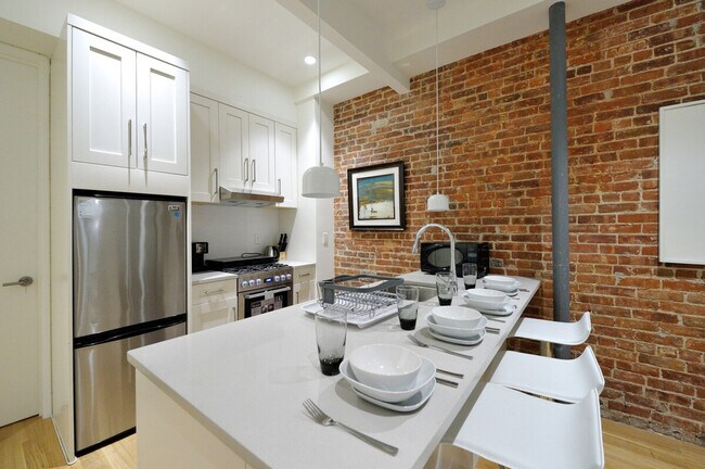 Foto del edificio - 353 W 46th St