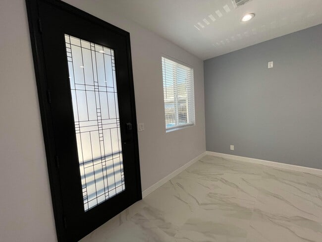 Foto del edificio - 15410 Firmona Ave