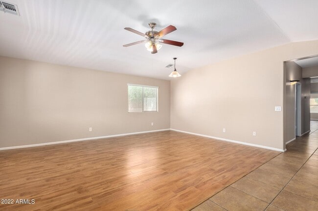 Building Photo - 17556 W Bloomfield Rd