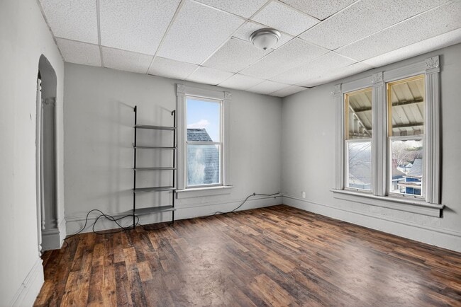 Building Photo - 1305 S Easton Ave