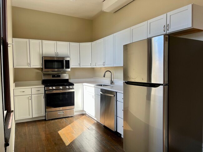 Foto del edificio - 3765 N Kenmore Ave
