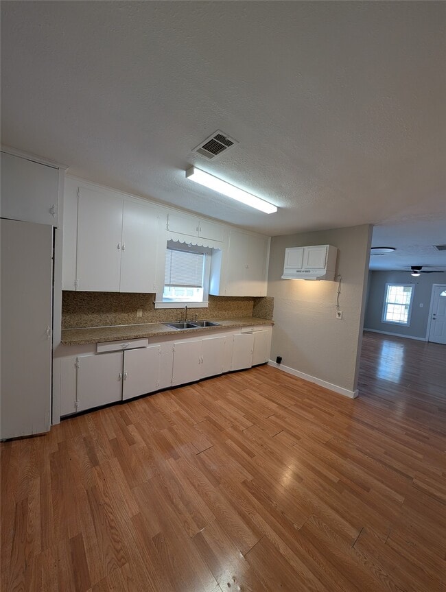 Building Photo - 2125 Nora St