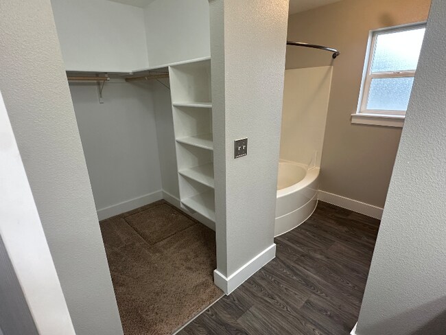 Foto del edificio - 2724 Sommersby Wy N