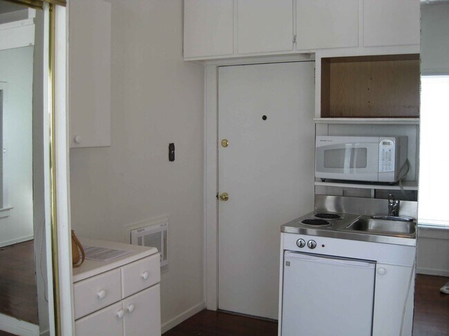 Building Photo - 50 Breeze Ave