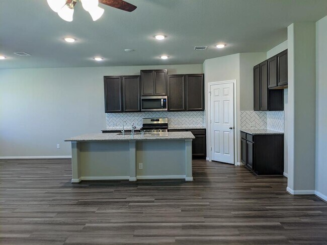 Building Photo - 9510 Summer River Dr