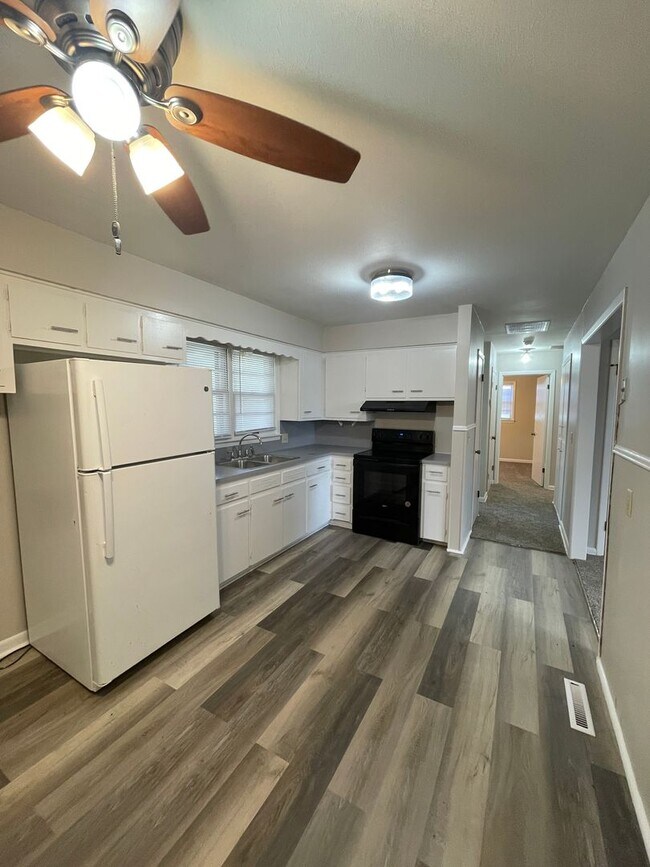 Building Photo - Cozy 3 Bedroom Home in SW Wichita