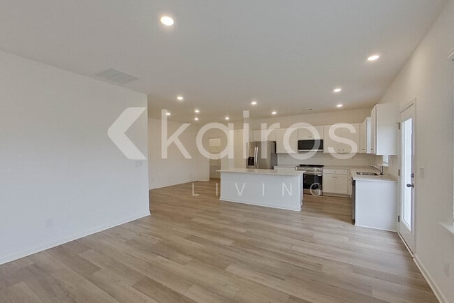 Building Photo - 114 Silver Maple Ln