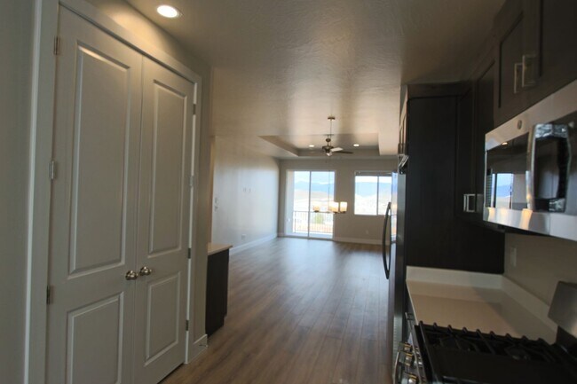 Foto del edificio - BRAND NEW: 2170+ SQFT and majestic VIEWS