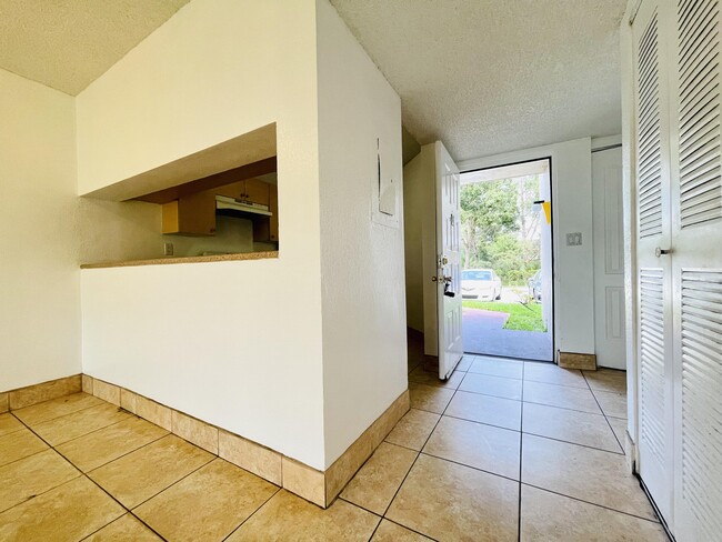 Building Photo - 959 Lake Terry Dr