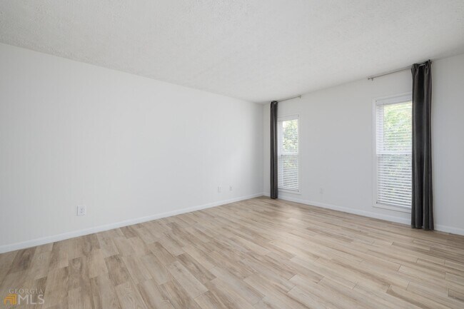Foto del edificio - 5155 Roswell Rd