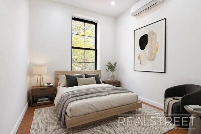 Foto del edificio - Sun-Filled 2 Bed / 2 Bath w/ King Primary, Walk-In Closet – Steps from Gates J