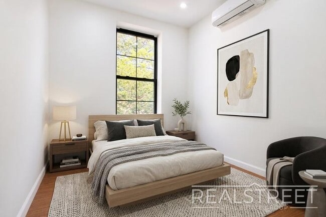 Building Photo - Sun-Filled 2 Bed / 2 Bath w/ King Primary, Walk-In Closet – Steps from Gates J