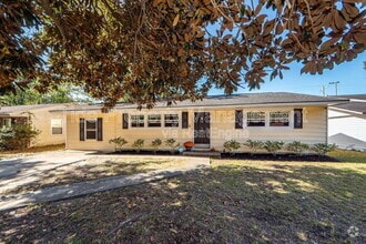 Building Photo - 1233 Hawthorne Cir