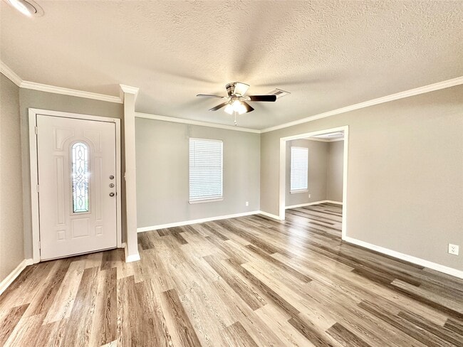 Building Photo - 5818 Birchmont Dr