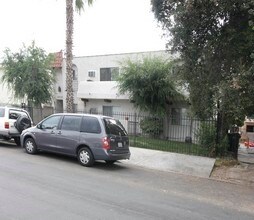 Foto del edificio - 6838 Morella Ave