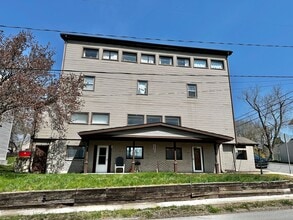 Building Photo - 400 Railroad St