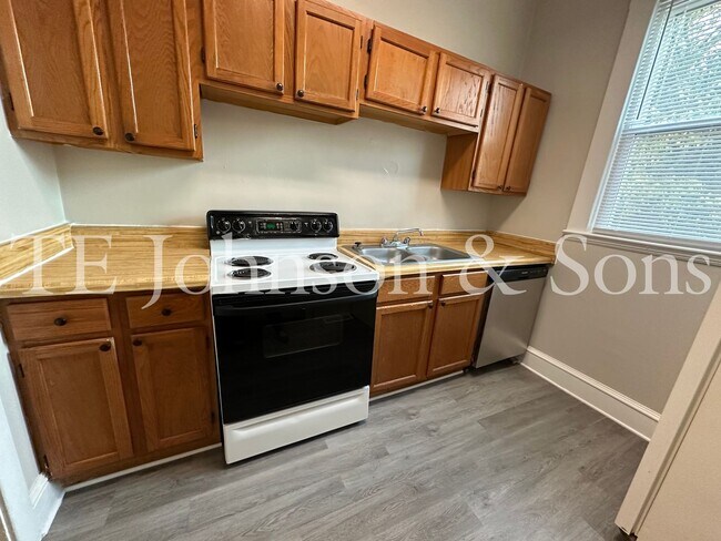 Foto del edificio - Downtown and West End Location