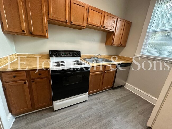 Photo - Downtown and West End Location Apartment