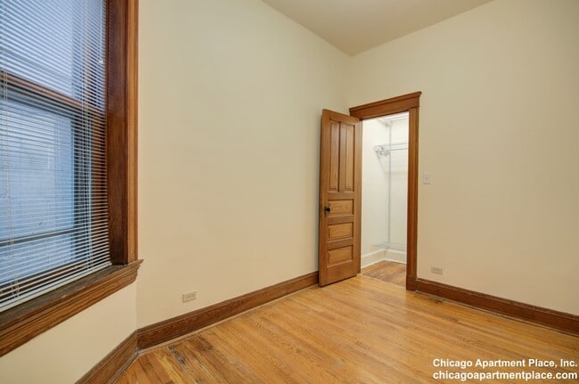 Building Photo - 1433 N Wells St